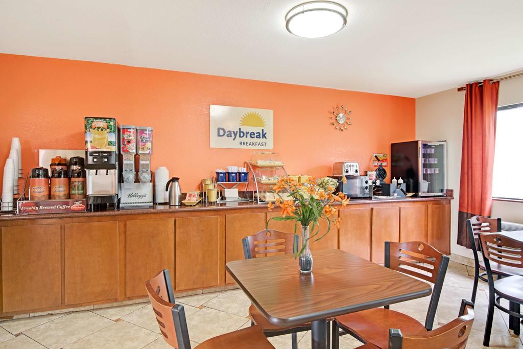 Days Inn Austin Crossroads מראה חיצוני תמונה