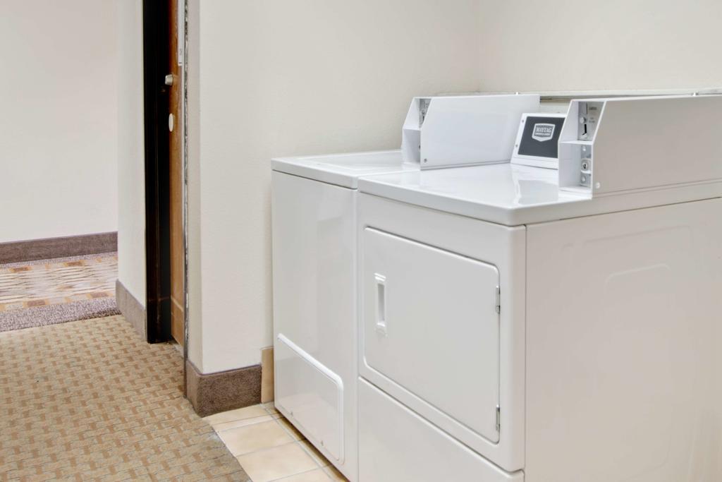 Days Inn Austin Crossroads מראה חיצוני תמונה