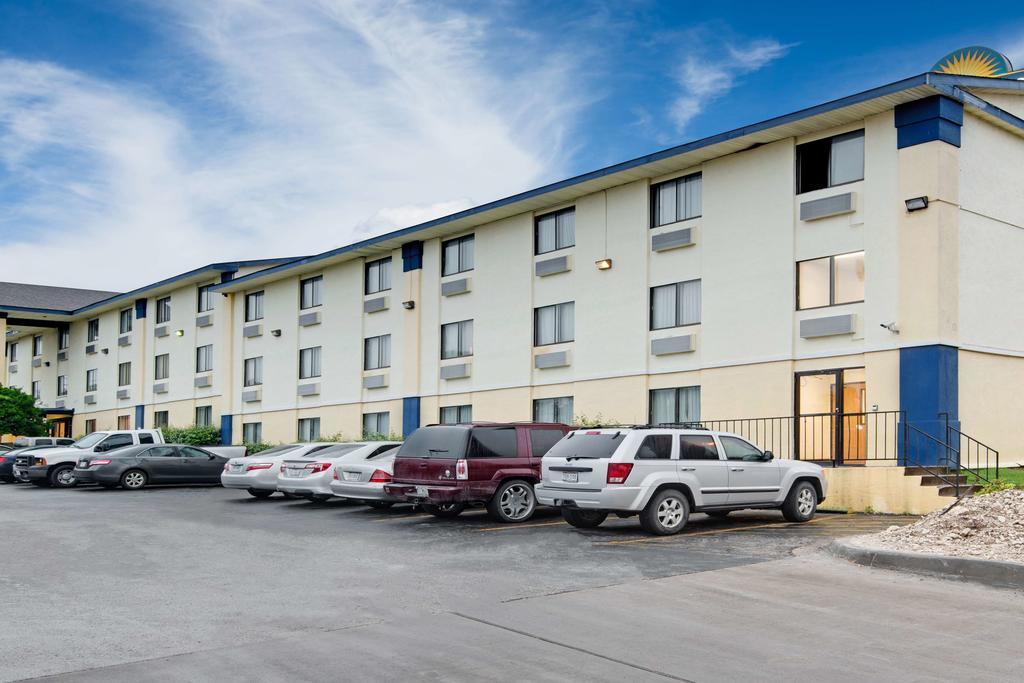 Days Inn Austin Crossroads מראה חיצוני תמונה